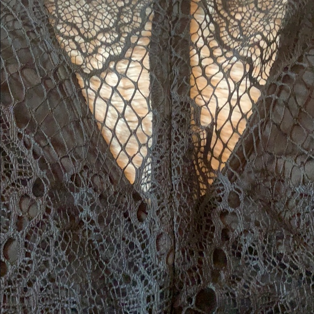 Lace Ropmer - Picture 3 of 5